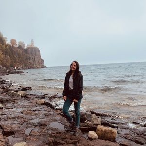 Meet your Posher, Emily